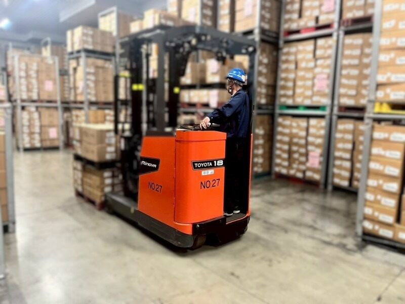 有名食品物流センターでのリーチリフトオペレーター(軽作業・物流,大阪市住之江区)のイメージ画像