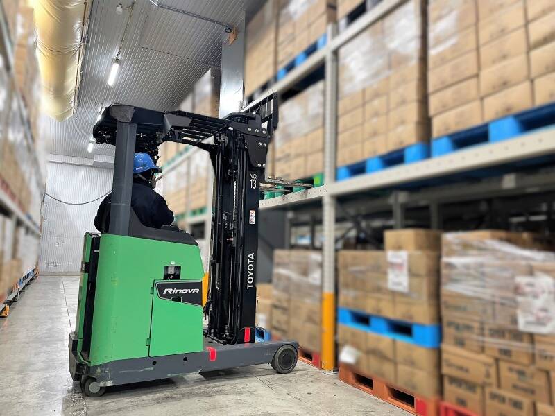 食品倉庫内でのリフト作業、スピードより丁寧さを重視！(軽作業・物流,尼崎市)のイメージ画像
