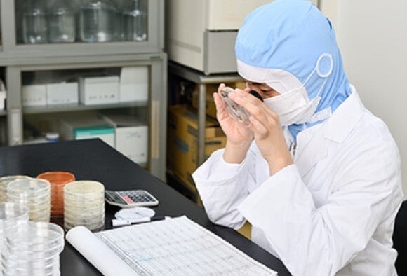 冷暖房完備で快適に◎車通勤ＯＫ♪未経験歓迎！品質検査募集(工場・製造,久喜市)のイメージ画像