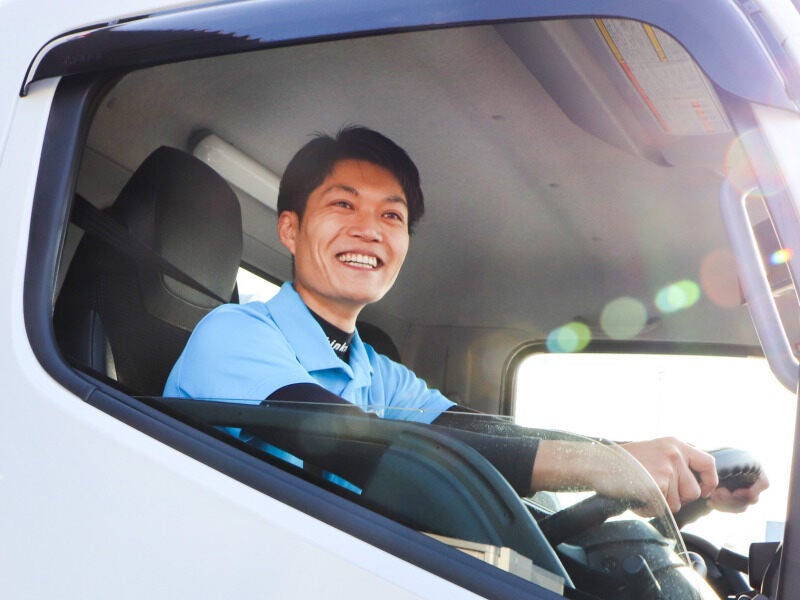 ＼未経験でもOK／コカ・コーラ社製品を配送！中型ドライバー募集(軽作業・物流,久世郡久御山町)のイメージ画像