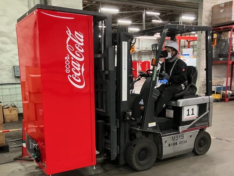 コカ・コーラ社 自販機の入出庫作業/土日休み/資格があればOK(軽作業・物流,綾部市)のイメージ画像
