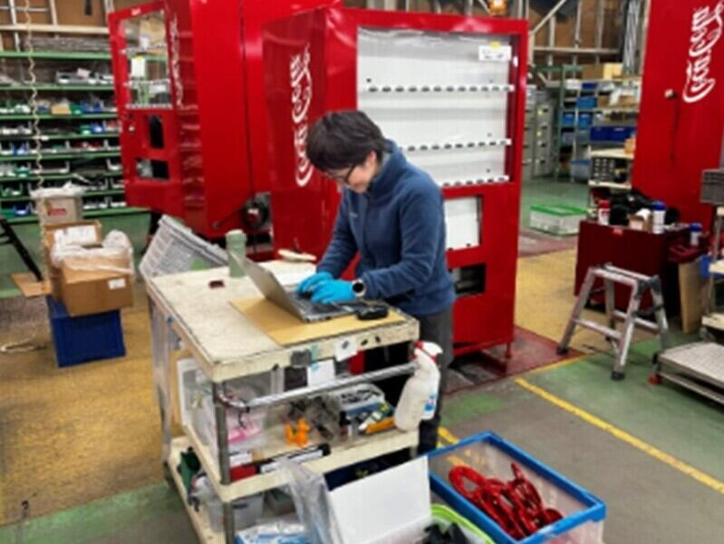 コカ・コーラ社営業所内での自動販売機整備のお仕事☆土日休み(工場・製造,綾部市)のイメージ画像