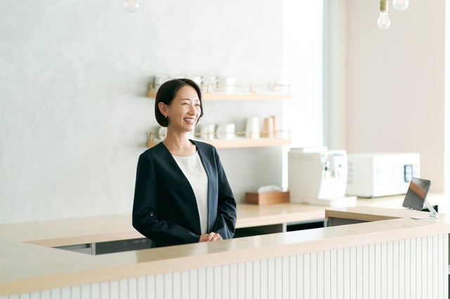 立ち仕事にサヨナラ！「座れる」受付のお仕事＠つかしん(サービス,尼崎市)のイメージ画像