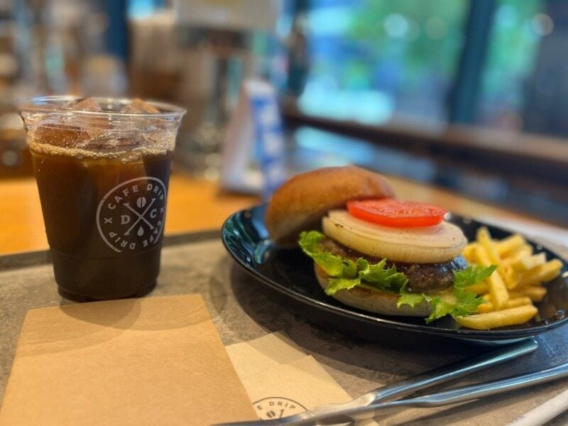 駅直結のカフェ◎初バイトでも安心、髪色自由＋履歴書不要◎(フード・飲食,大阪市淀川区)のイメージ画像