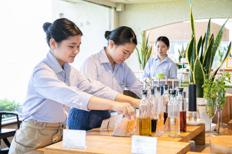 ＜ホテル内レストランの接客＞1日4時間×週3日～◎車通勤OK(フード・飲食,下関市)のイメージ画像