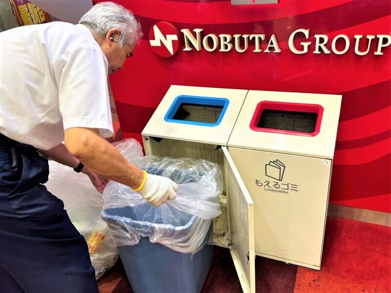 幅広い年代が活躍中！パチンコの知識は必要なし！♪車の案内など(軽作業・物流,羽曳野市)のイメージ画像