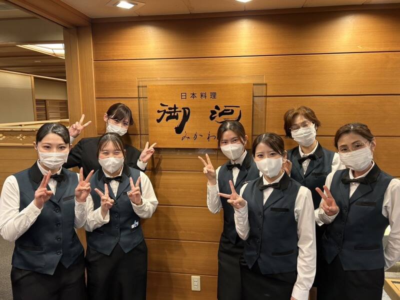 おもてなしが身に付く。初バイト活躍中♪ホテルレストランホール(フード・飲食,豊田市)のイメージ画像
