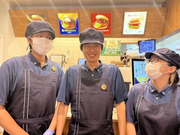 モスバーガー　制服　旧制服　アルバイト　バイト　制服 モスバーガー、10年ぶりに制服変更へ 「親しみやすさ」を強調した