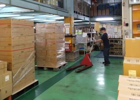 【シフト融通＆交通費支給】お菓子工場の倉庫で入出荷作業募集！(軽作業・物流,横浜市戸塚区)のイメージ画像