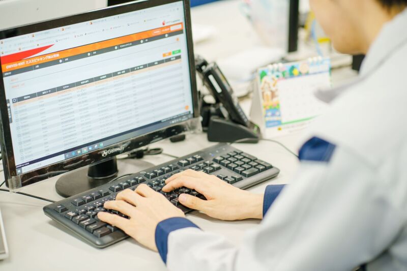 業績好調！新たに事務スタッフ募集！！未経験OK！土日祝お休み(軽作業・物流,厚木市)のイメージ画像