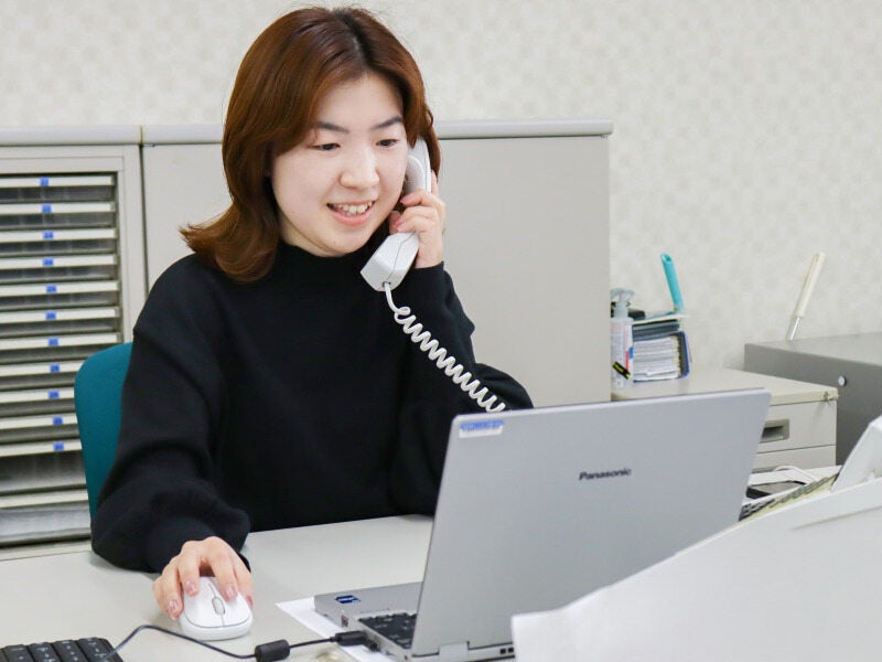 【事務】時給1,300円！食品倉庫事務所でデータ入力と電話対応(オフィス,仙台市宮城野区)のイメージ画像