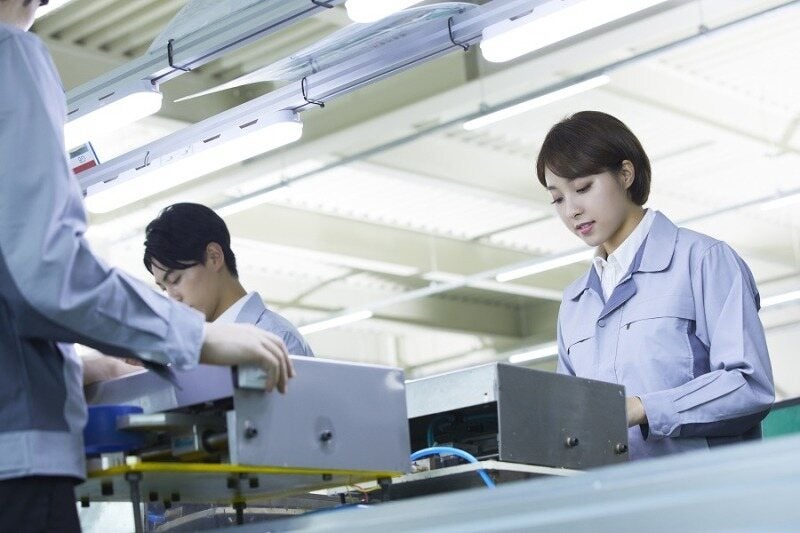 【大手工場で軽作業】軽～い部品の組付け＆チェック作業(工場・製造,稲沢市)のイメージ画像