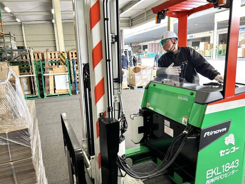 月収30万円以上可能！三交代手当あり！賞与年3回！リフト作業！