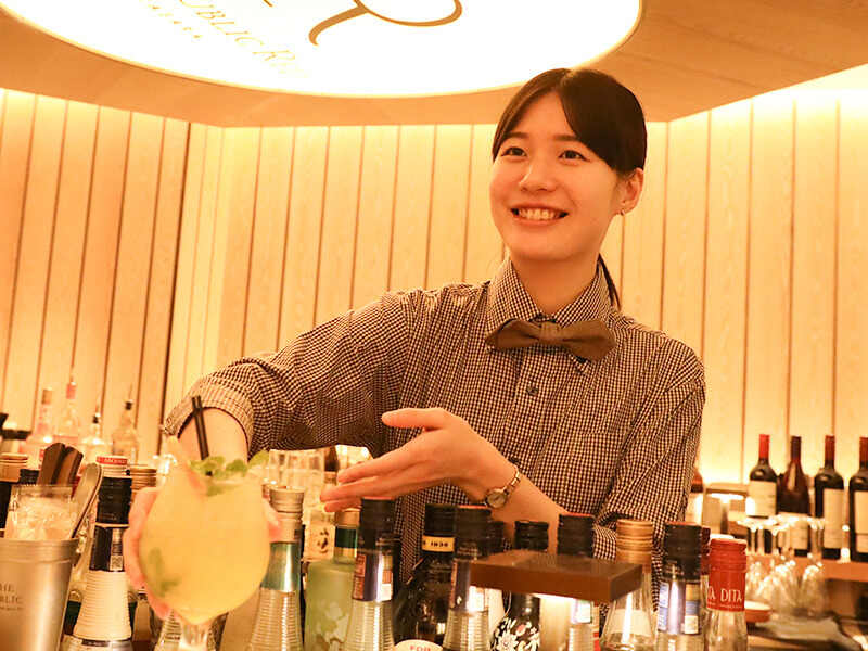 【1ヶ月短期OK】期間限定時給1600円♪海外のようなバー／調理(フード・飲食,港区)のイメージ画像