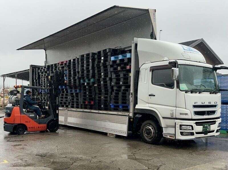 完全週休二日＆手積み手降ろしナシ/20,30代中心に活躍中◎10t/4t(軽作業・物流,足立区)のイメージ画像