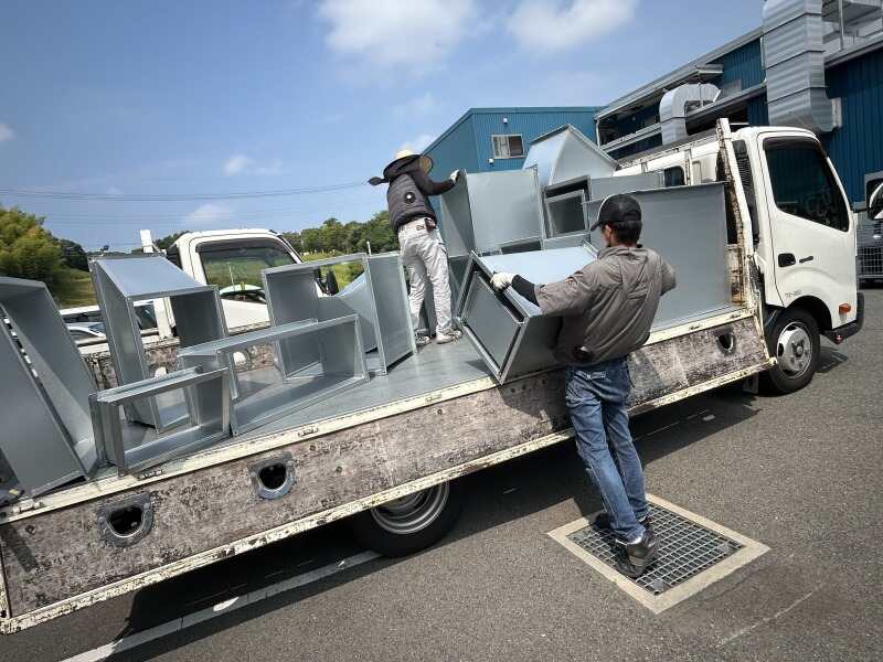 【年間休日120日】早朝&夜間なし/自社製品の配送/2tドライバー(軽作業・物流,岸和田市)のイメージ画像