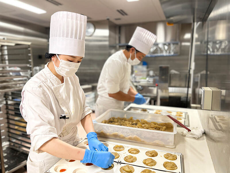 20代女性活躍中！土日祝は時給＋50円！未経験◎お菓子作りの補助(フード・飲食,神戸市中央区)のイメージ画像