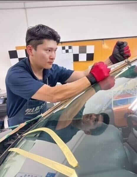 【自動車のガラス施工補助】未経験OK！週3～勤務可◎♪(サービス,府中市)のイメージ画像