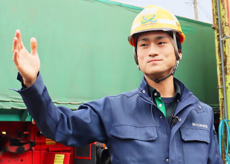 賞与年2回◎手順通りOK！車両誘導＆荷物チェックのシンプル業務(軽作業・物流,横浜市泉区)のイメージ画像