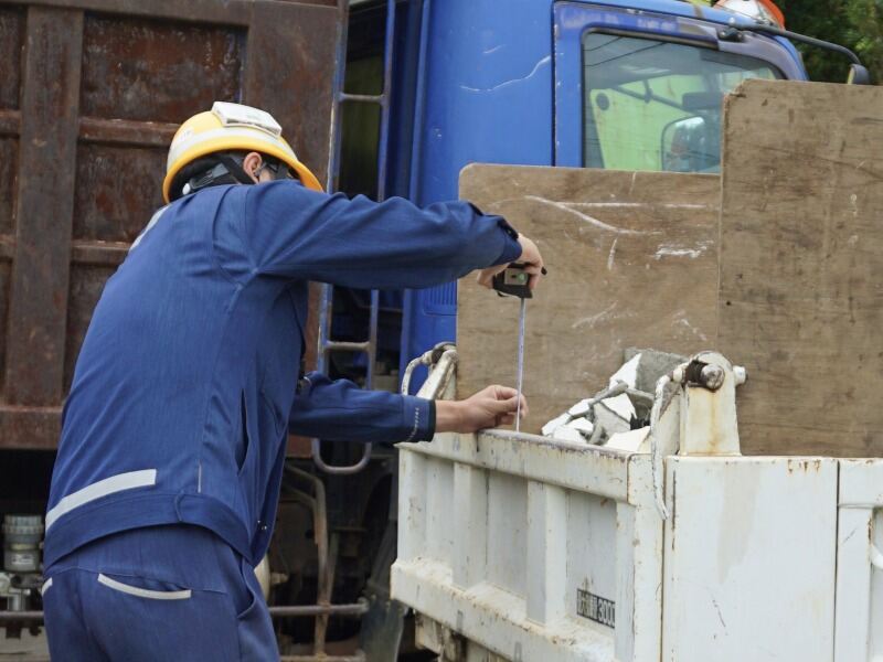 賞与年2/体力的な負担少｜廃棄物の種類&量を確認しトラック誘導(工場・製造,川崎市高津区)のイメージ画像