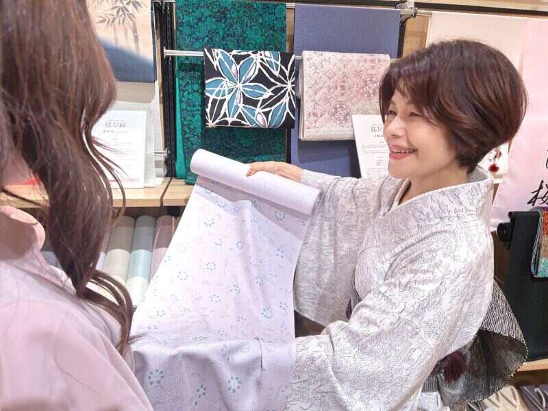 教育体制充実で未経験の50代が活躍中です！着物の販売スタッフ＊(販売,草津市)のイメージ画像