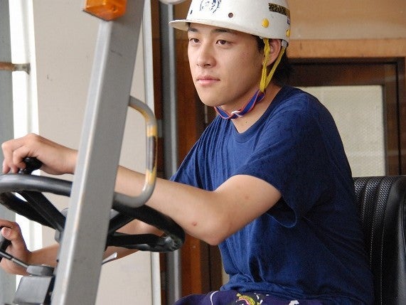 綾部市●自動車部品メーカー内フォークリフト運転作業・日勤のみ(工場・製造,綾部市)のイメージ画像