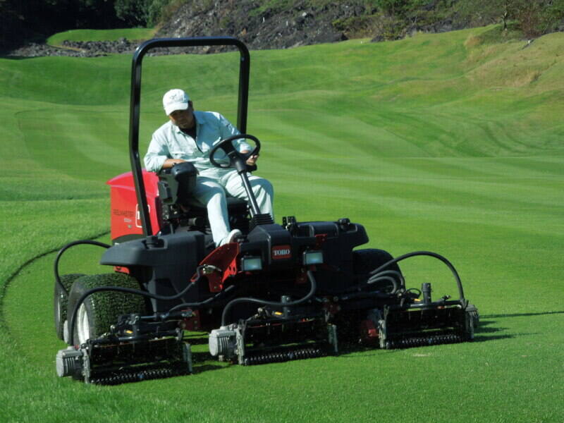 ゴルフ場コース管理/1日3h~OK/お小遣い稼ぎにピッタリ/研修あり(サービス,北九州市八幡東区)のイメージ画像