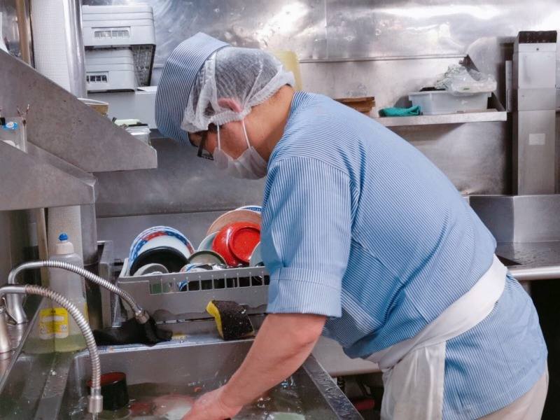 【履歴書不要】週末,夜のみの洗い場スタッフ！週1日～/1日3h～(フード・飲食,広島市南区)のイメージ画像