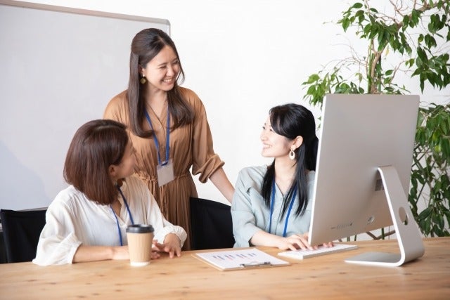 年俸420万以上！年休125日以上！中国語・日本語活かしたSNS運用(オフィス,江東区)のイメージ画像