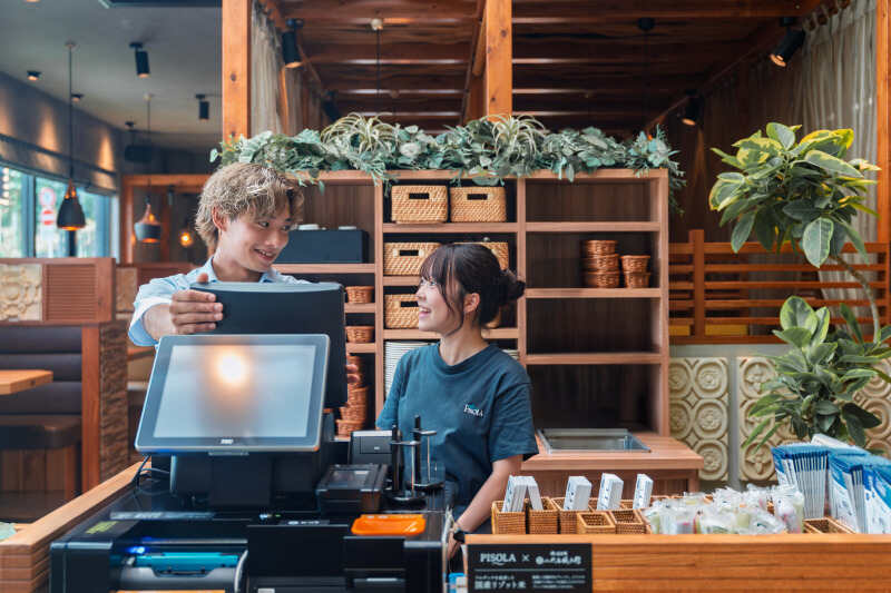 12~2月限定土日時給UP★南国イメージの新レストラン★週２～OK(フード・飲食,成田市)のイメージ画像