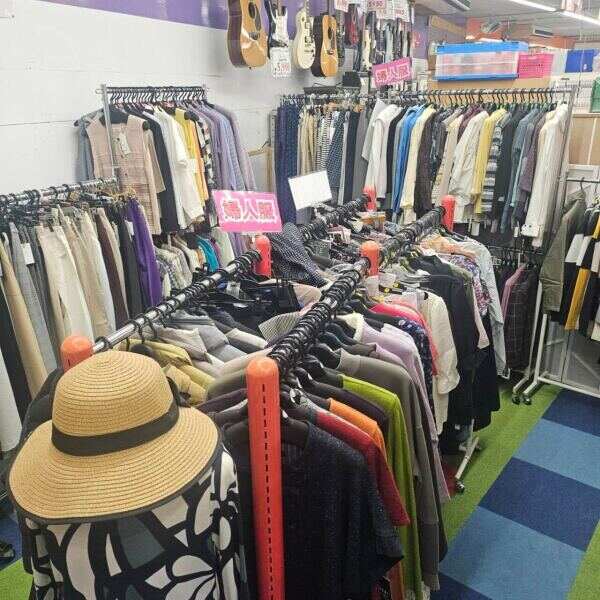 洋服の買取｜時給1250円＆1日4h~OK！古着販売の経験者大歓迎！(販売,湖西市)のイメージ画像