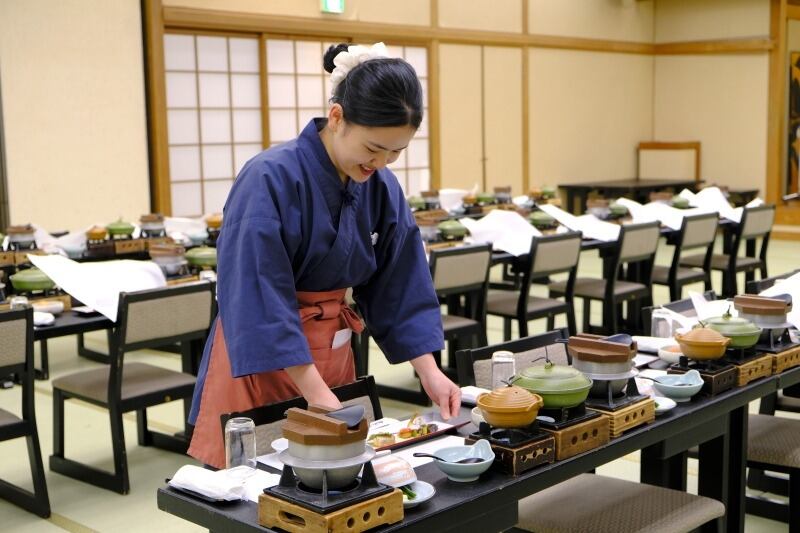 ＜朝にサクッと◎＞温泉旅館で朝食の配膳｜20~40代女性活躍中！(フード・飲食,亀岡市)のイメージ画像