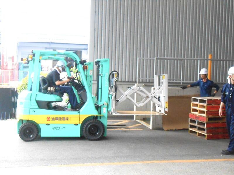 ＜車通勤OK＞東証一部上場グループでフォークリフト作業/月9日休(軽作業・物流,防府市)のイメージ画像