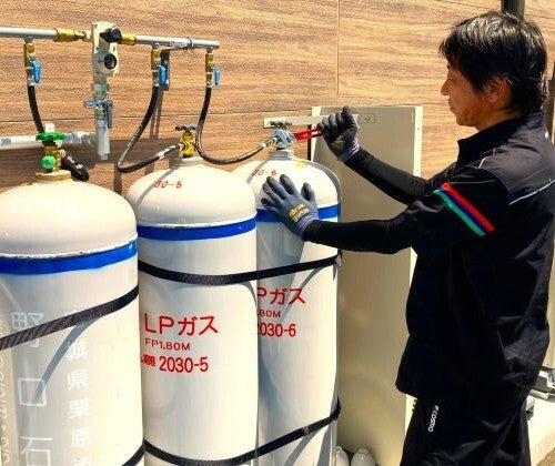 転勤ナシ◆安定収入＆社割で燃料代節約！資格取得全額補助！(軽作業・物流,栗原市)のイメージ画像