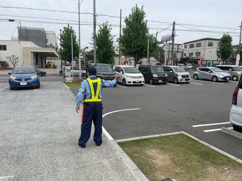 ☆★LINEでシフト提出★☆スーパーでの駐車場誘導／週1日～OK(軽作業・物流,京都市右京区)のイメージ画像