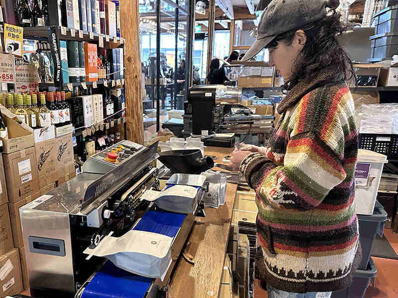 【コーヒーの梱包・出荷】簡単モクモク軽作業/未経験◎|週3~OK(軽作業・物流,大阪市西区)のイメージ画像