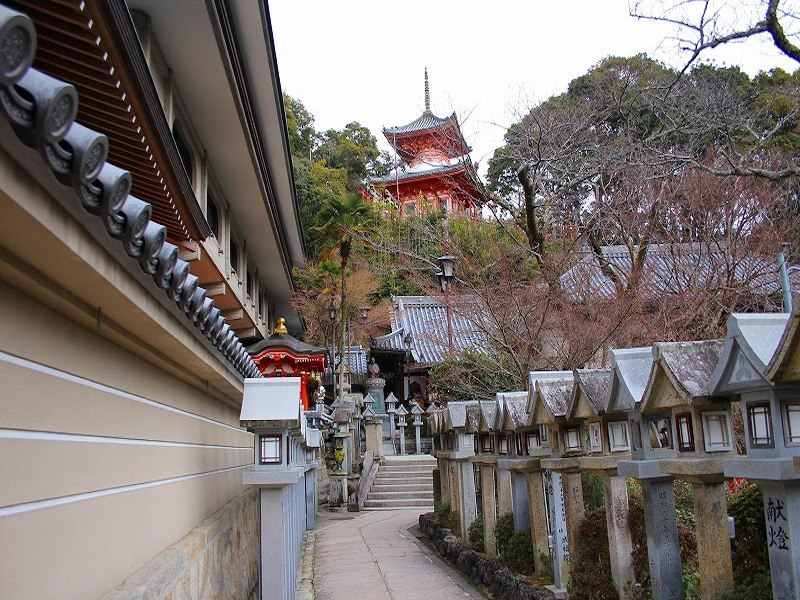 奈良信貴山！毘沙門天ゆかりの地で宿坊スタッフ◎住み込み可(サービス,生駒郡平群町)のイメージ画像