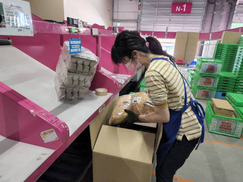 週1日OK!100均の商品をカンタン箱詰め*髪色ネイル自由♪未経験OK(軽作業・物流,名古屋市港区)のイメージ画像