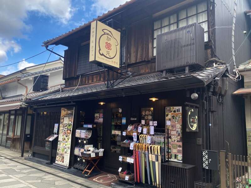 和夢茶カフェは雑貨屋さんの奥にあります！