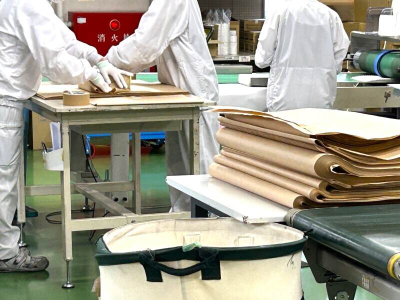 ≪空調完備◎≫17時前には終了│力作業ナシ♪ケーキ箱の検品作業(軽作業・物流,大東市)のイメージ画像