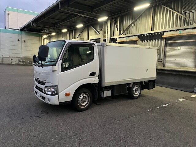 ナッツやチョコレートなどを名古屋市近郊に配送！／1tドライバー(軽作業・物流,名古屋市西区)のイメージ画像