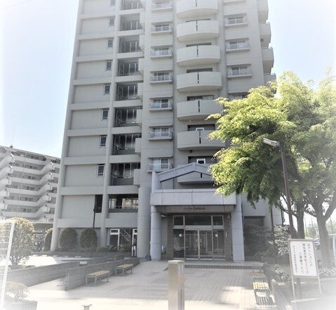 彦根駅JR沿線沿いにあるマンションです！