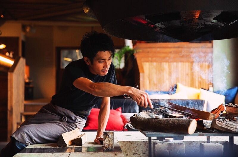 焚火を囲むゲストハウス。空間作りは皆のアイデアから。(フード・飲食,三島市)のイメージ画像