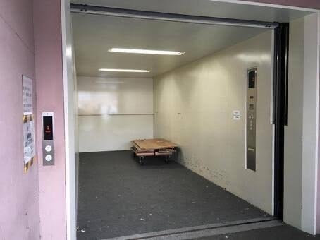 [No Experience Required] Reliable Hours! Elevator Transport(軽作業・物流,大阪市北区)のイメージ画像