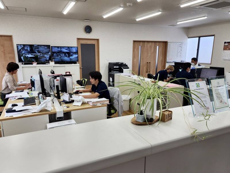 リフォームしてすぐの綺麗な事務所です！