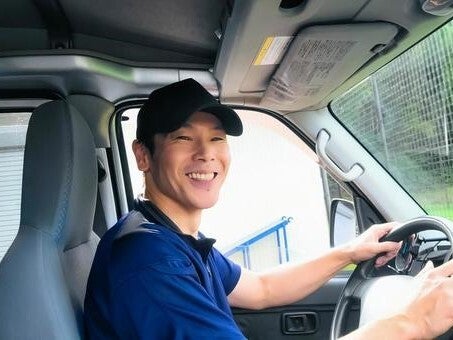 【月収24万円以上】大型トラックやダンプの運転手■年休105日(軽作業・物流,高知市)のイメージ画像