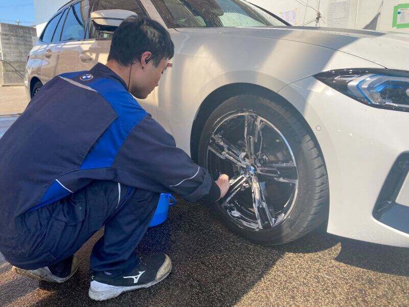 接客無し/屋根あり＆温水でBMWの洗車｜車通勤可！週2～ネイルOK(サービス,大津市)のイメージ画像