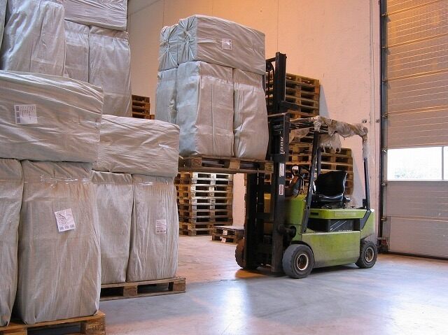 【フォークリフト】車通勤OK！転勤なし◎腰を据えて長く働けます(軽作業・物流,岸和田市)のイメージ画像