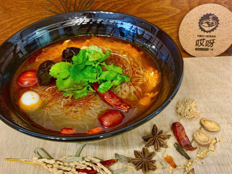 四川省発祥の温かい特製スープ麺です♪