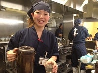 次から次へと、お客さん。時間たつのがあっという間！接客/調理(フード・飲食,千代田区)のイメージ画像